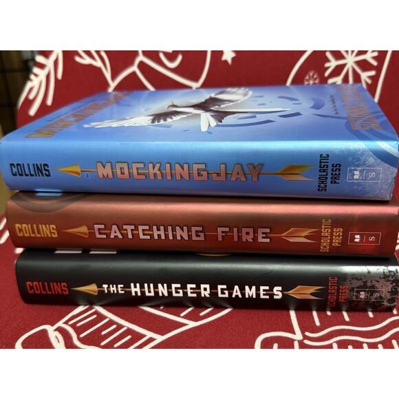The Hunger Games Trilogy Set by Suzanne Collins Hardbound Hardback Book - Picture 5 of 6